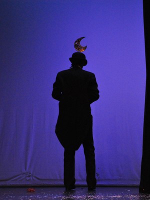 Une silhouette de Magritte..
